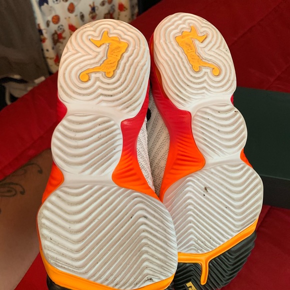 Lebron XVI - Picture 3 of 6